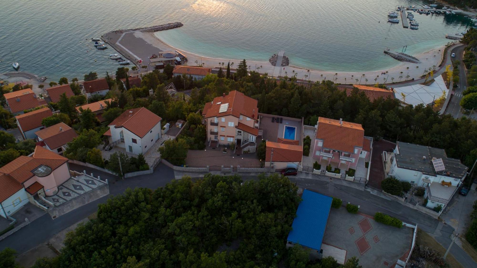 Apartments Villa Antonia Jadranovo Exterior photo